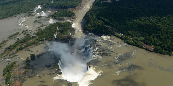 Vacaciones en Las Cataratas del Iguazu, excursiones de navegacion